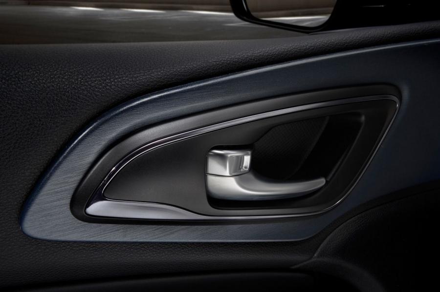  Chrysler 200 2015 года  (фото 42 из 207)